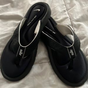 nike flip flops worn once very durable !